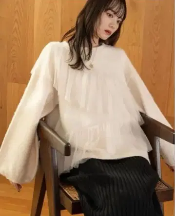 hinari 튤 프릴 니트 아이보리