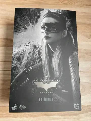 핫토이즈 HOTTOYS 캣우먼 2.0 배트맨