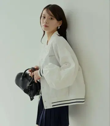 화이트 점퍼 Chico