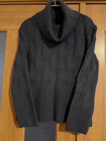 새상품 코르델리아 모 100% 터틀 스웨터 다크 네이비 40