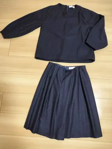 [새상품급] tomorrowland 네이비 셋업 상하의 세트