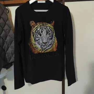 USUALIS 호랑이 자수 긴팔 티셔츠
