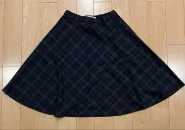 어반 리서치 네이비 체크 플레어 스커트