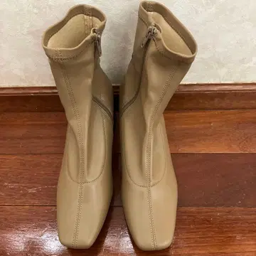 베이지 숏부츠 합성 피혁