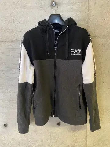 EA7 풀 지퍼 후디 & 조거 팬츠 세트