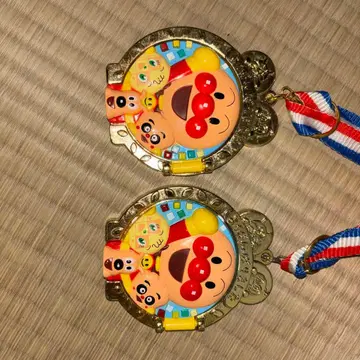 호빵맨 얼굴 모양 메달 2개 세트