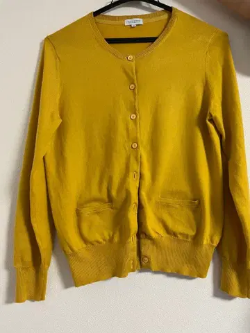 머스타드색 가디건