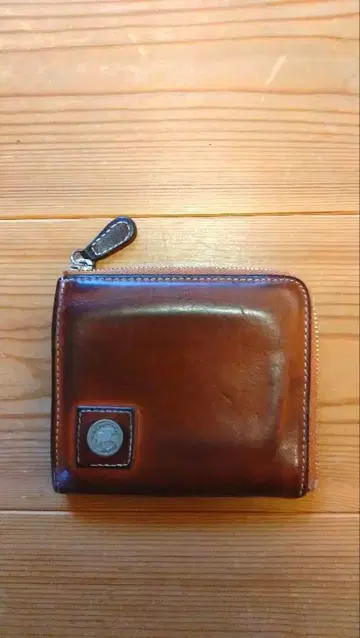 헌팅월드 컴팩트 지갑 브라운 가죽