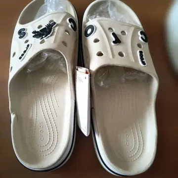 crocs 베이지 샌들