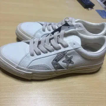 CONVERSE 화이트 스니커즈