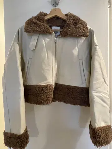 [ 한정판 판매 ] 합성 피혁 플리스 무스탕 코트 M