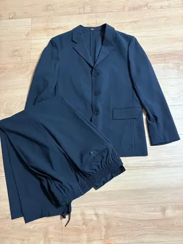 새상품급 유니클로 C 감동 자켓 & 감동 턱 팬츠 셋업