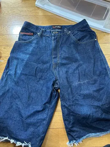 FURU 다크 데님 프린지 밑단 숏팬츠