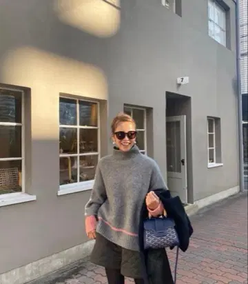 바이컬러 터틀 니트