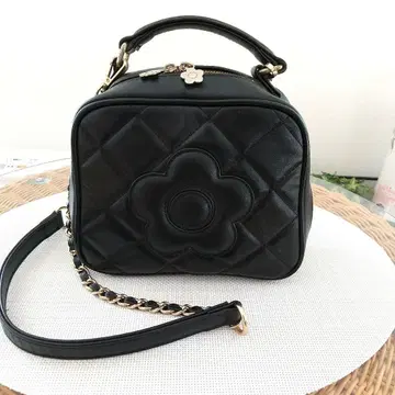 MARY QUANT 스퀘어 퀼트 데이지 패치 2way 숄더백