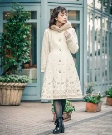 axes 화이트 후드 부착 롱 코트