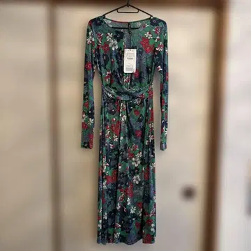 [택 포함 새상품] 스페인산 선명한 그린 보타니컬 스트레치 원피스