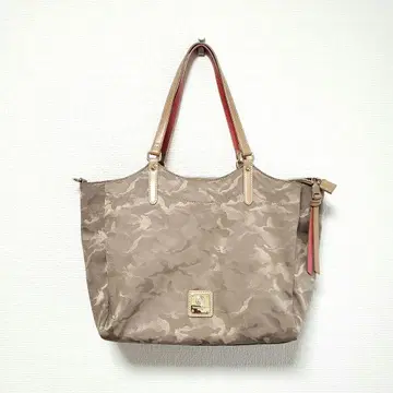 카모플라쥬 패턴 숄더백 베이지