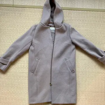 후드 부착 베이지 코트