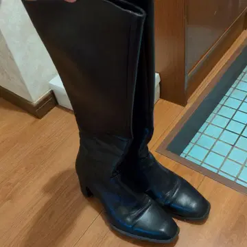 블랙 가죽 롱 부츠 중간 힐