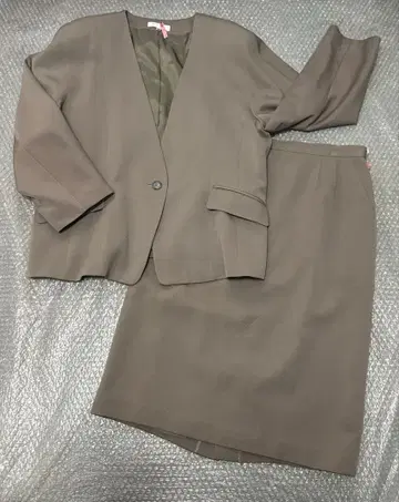 1109 [ 의류 ] 스커트 셋업 긴팔 카키 그린