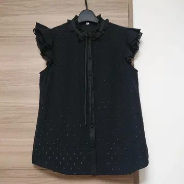 드레스트리아 블랙 프릴 슬리브리스 셔츠