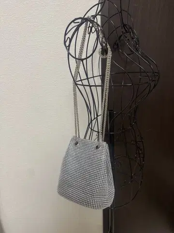 OPAQUE.CLIP 실버 파티 백