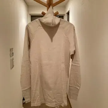 토도로키 부시코 x 호보니치 비와코튼 하이넥 래글런 슬리브