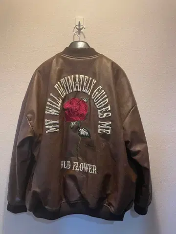 EVRIS 브라운 바시티 자켓 장미 자수