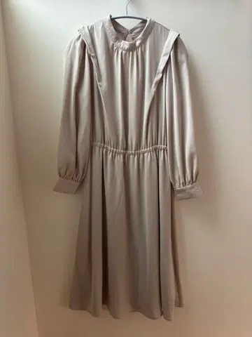 베이지 긴팔 원피스 허리밴딩