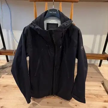 [ 미개봉 새상품 ] 데상트 얼터레인 클레어스 하드쉘 자켓 블랙