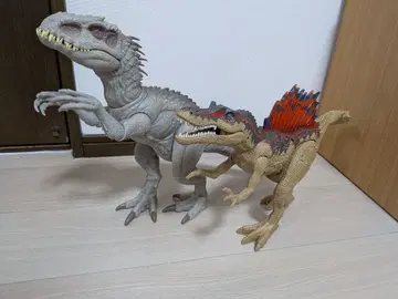 인도미누스 렉스 스피노사우루스