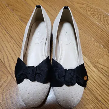 [ 새상품 ] TOCCA 플랫슈즈