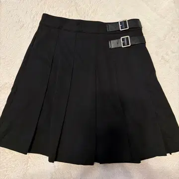블랙 플리츠 미니 스커트 버클 포함 INGNI