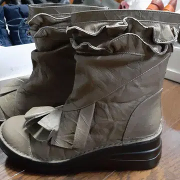 센소유니코 t.b 올리브 그린 프릴 숏부츠 미사용