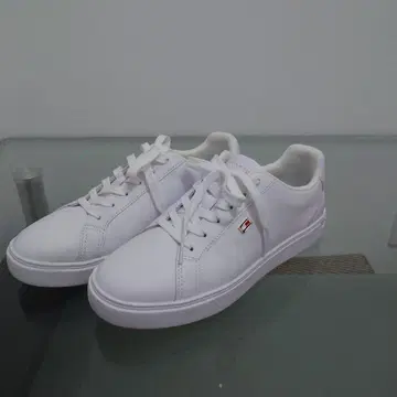 타미힐피거 화이트 스니커즈