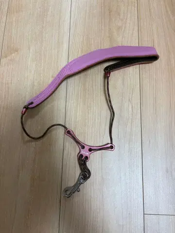 B.AIR 버드 색소폰 스트랩 핑크