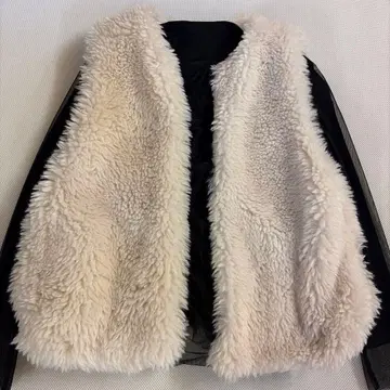 Bab입니다! 아이보리 인조 모피 슬리브리스 베스트