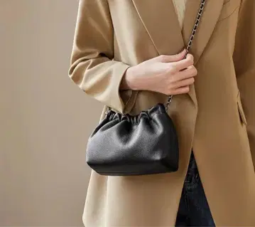 천연 가죽 소가죽 레더 체인 블랙 숄더백