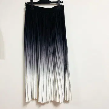 그라데이션 플리츠 롱 스커트 블랙 계열
