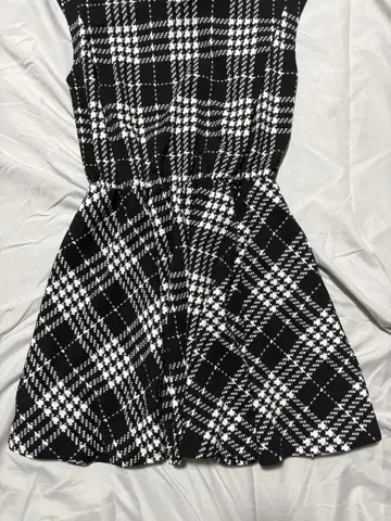 슬리브리스 무릎 기장 원피스