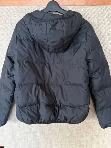 후드 부착 블랙 다운 자켓