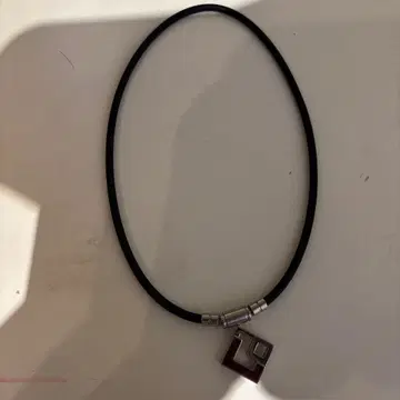 블랙 러버 목걸이 실버 금장 장식
