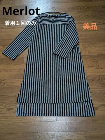 새상품급 Merlot 멀로 MERLOTIKYU 스트라이프 패턴 원피스