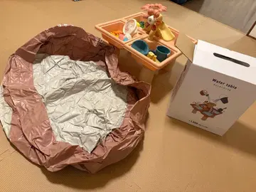 물놀이용 비닐 수영장과 완구 세트