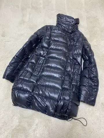 [택 포함 하자품] TATRAS 블랙 다운 자켓