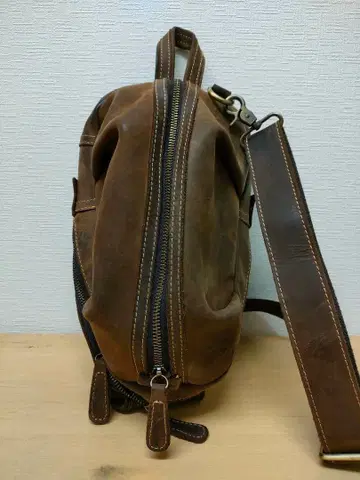 브라운 가죽 숄더백