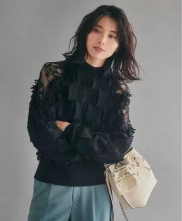 완판템 프레이 아이디 FRAY I.D 레이스 숄더 케이블 풀오버