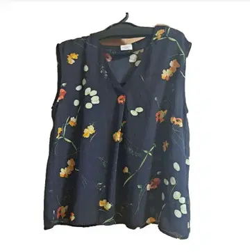 어반 리서치 꽃무늬 네이비 상의