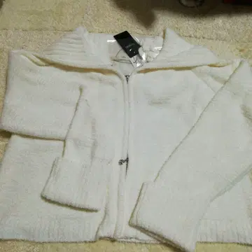 잉게보그 화이트 가디건